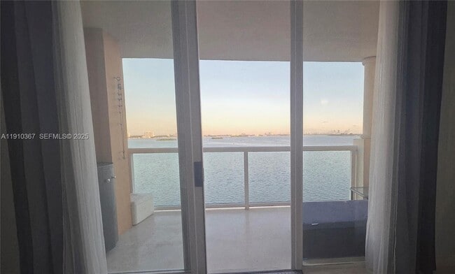 Building Photo - 1625 Kennedy Cswy