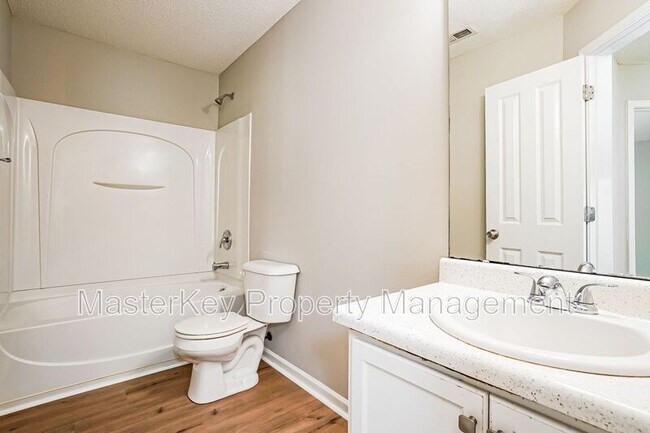 Building Photo - 6852 Harter Ct