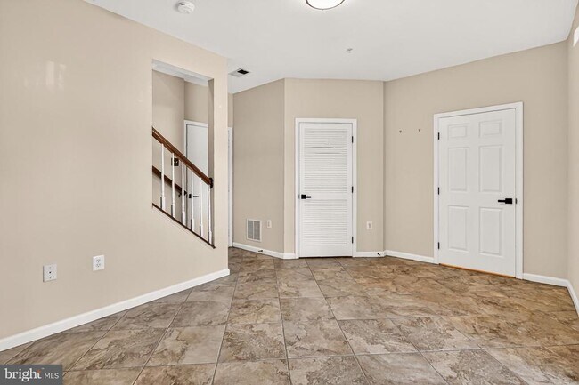 Building Photo - 6126 Madison Crest Ct