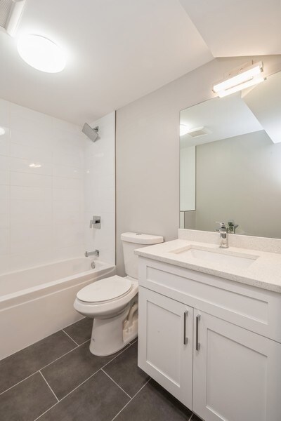 Building Photo - 5038 S St Lawrence Ave