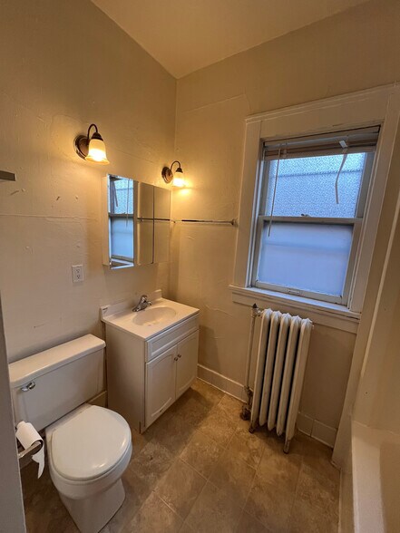 Building Photo - 111 E Gorham St
