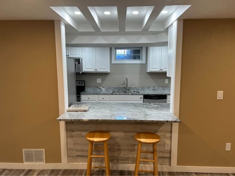 Building Photo - 702 E 21st Pl