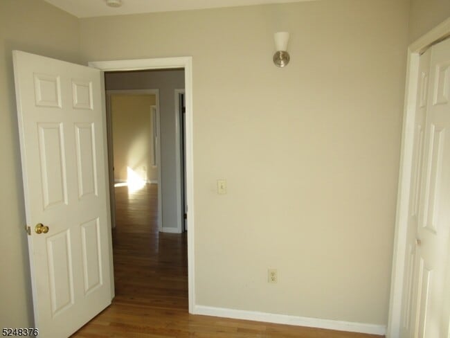 Building Photo - 1 Lakeview Terrace