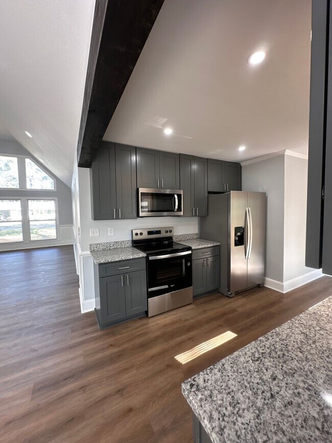 Building Photo - RENTAL HOME 4BD/3BTH