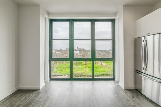 Building Photo - 800 Embassy Dr