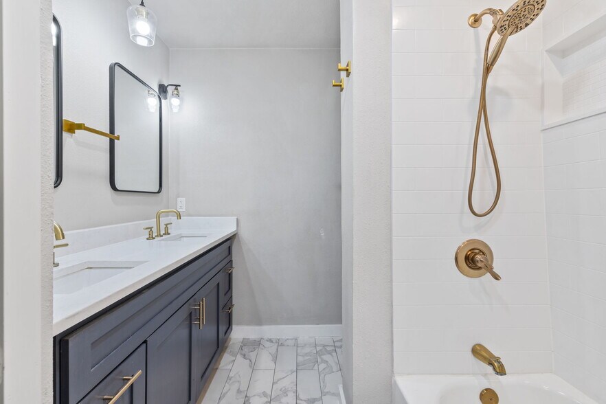 Building Photo - 1910 N Floyd Rd