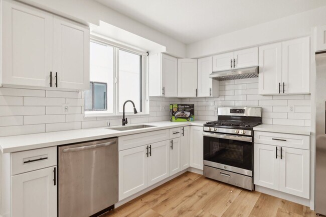 Interior Photo - MH 1326 W 35th Pl