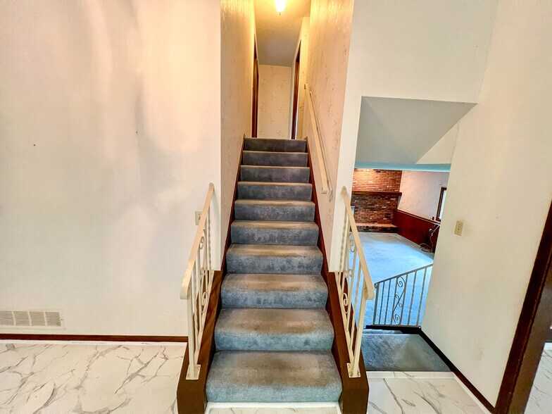 Building Photo - 25946 Tallwood Dr