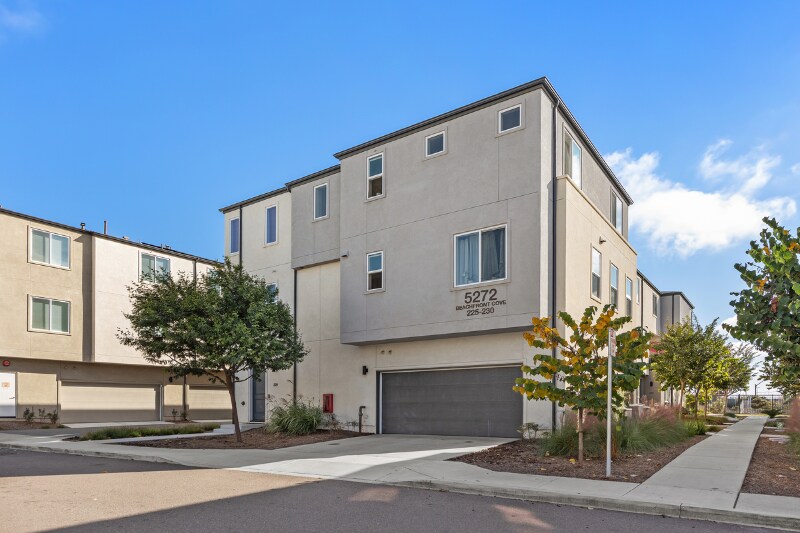 Building Photo - 5272 Beachfront Cove