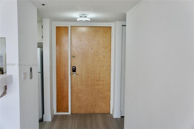 Building Photo - 7601 E Treasure Dr