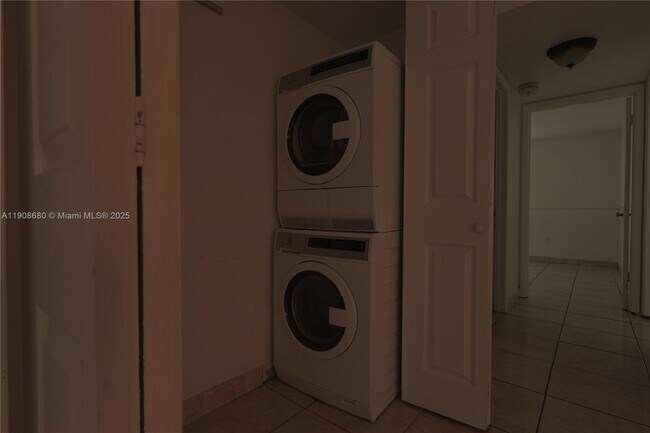 Building Photo - 7230 Fairway Dr