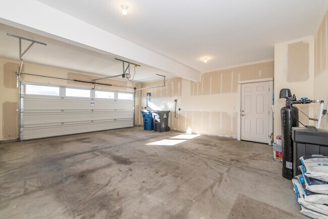 Building Photo - 10236 W Achillea St