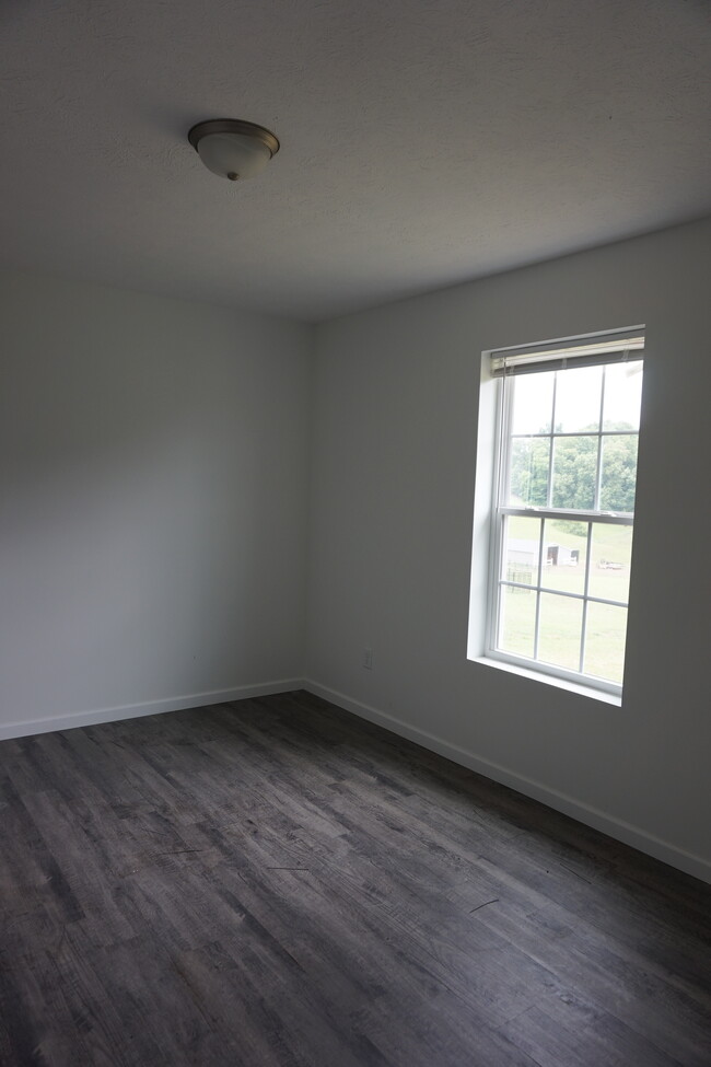 Building Photo - 784 Parsonage Rd