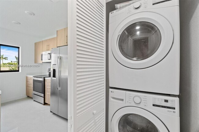 Building Photo - 1119 NW 1st St