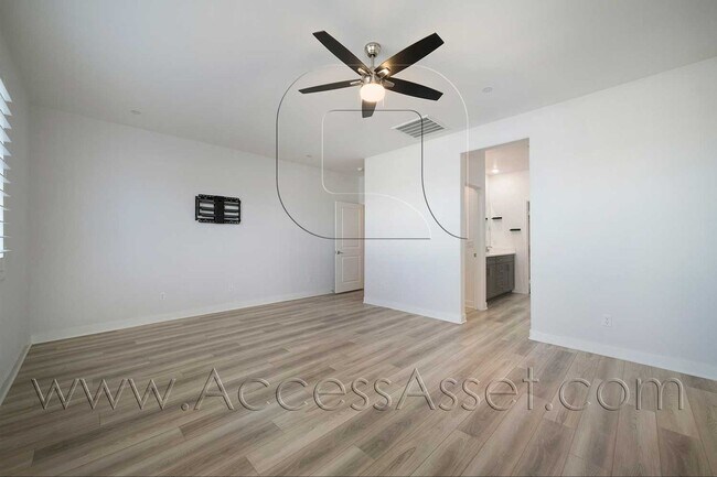 Building Photo - Spacious 4 Bed/3.5 Bath Gem Home In Menifee!