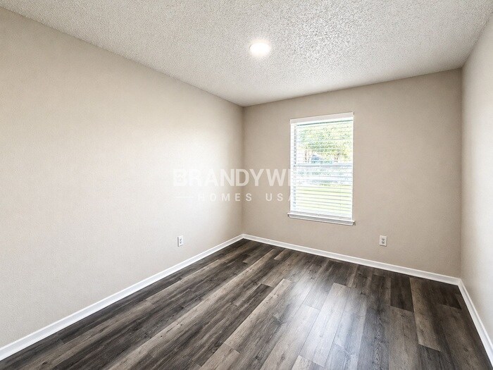 Building Photo - 8428 Raymond Ave