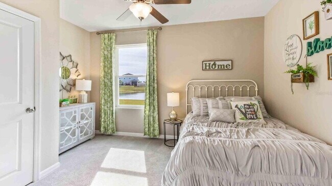 Building Photo - Spacious 5-Bed Retreat with Granite Elegance in Lakewood Ranch