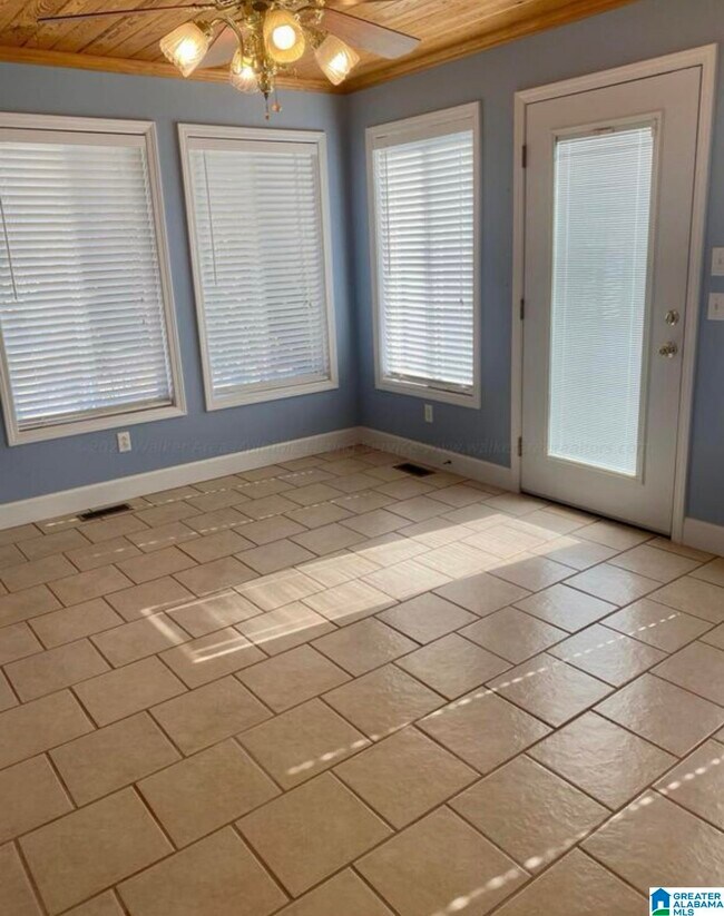 Building Photo - 1000 Highland Rd