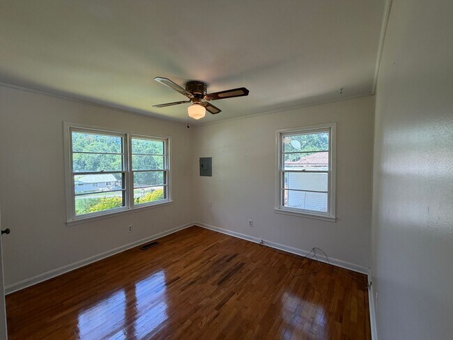 Building Photo - 808 W 32nd St