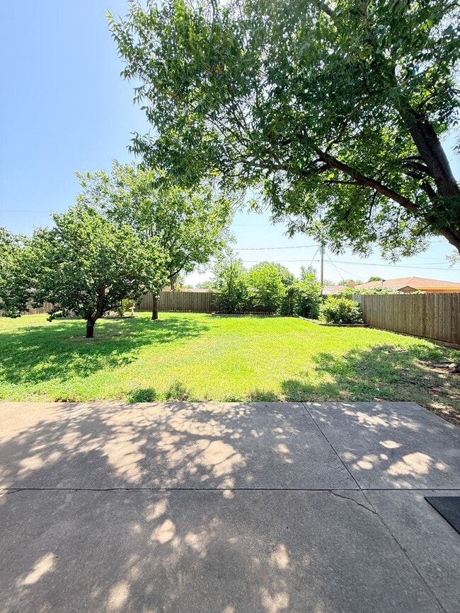 Building Photo - Beautiful 4 Bedroom 1.5 Bath - City View ISD