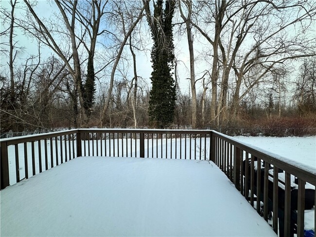 Building Photo - 496 Pebbleview Dr