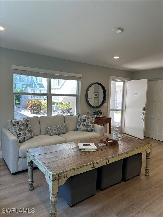 Building Photo - 780 10th Ave S