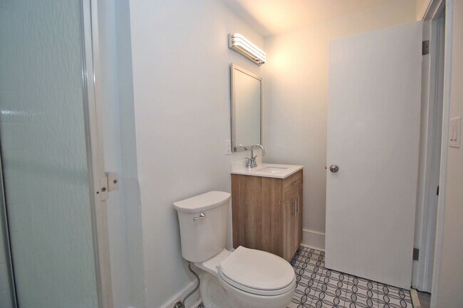 Building Photo - Spacious Student Home in Melrose Heights –...