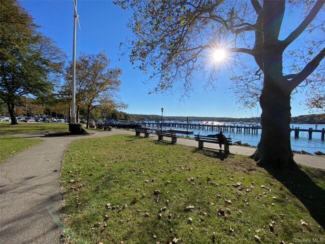 Building Photo - 471 Main St