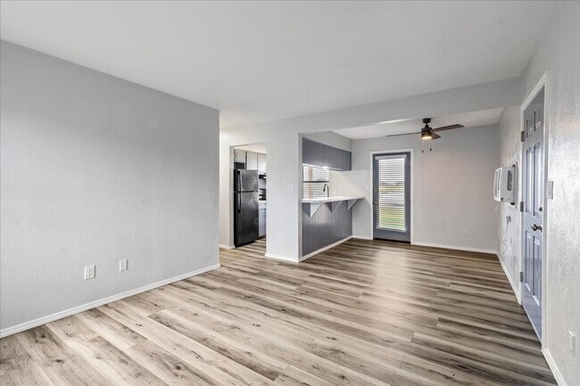 Building Photo - Beautifully Updated 1Bed / 1Bath Apartment Home
