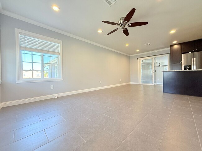 Building Photo - 6660 Charlesworth Ave