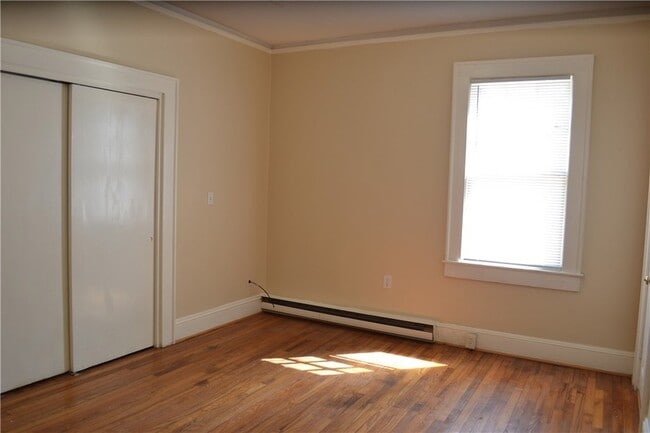 Building Photo - 205 E Broad St