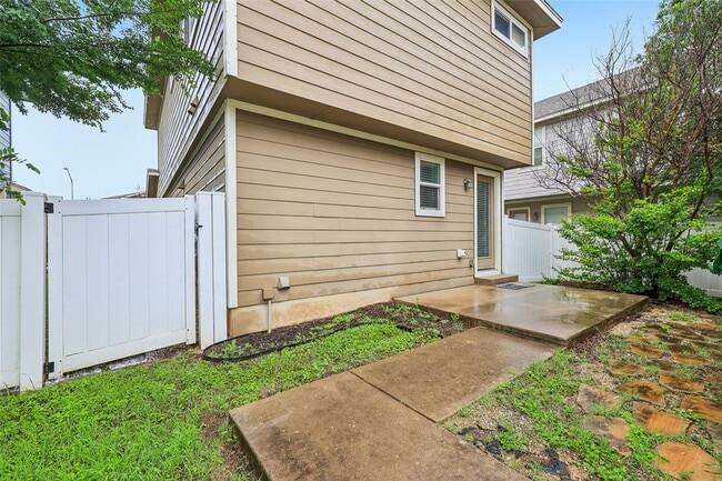 Building Photo - 1808 Enchanted Rock Dr