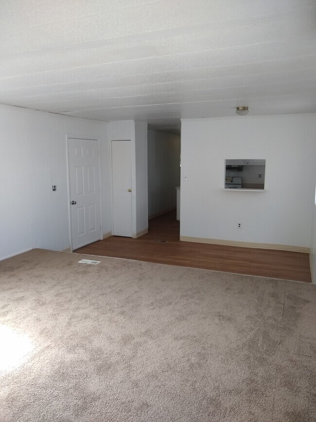 Building Photo - 465 N 800 W