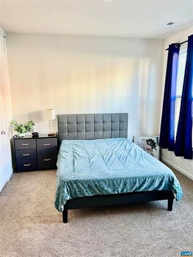 Building Photo - Southwood- Gorgeous style and like new condition with a great location to downtown and the Univer...