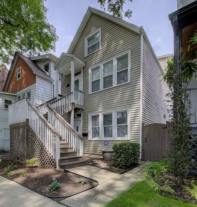 Primary Photo - 2428 W Carmen Ave