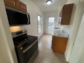 Building Photo - 303-303 E Beech St