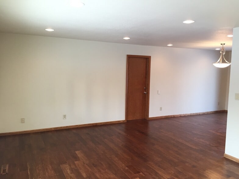 Building Photo - 521 6th Avenue Northeast