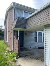 Building Photo - Fully Updated 3 Bedroom 3 Bath Townhouse with 2 Stall Attatched Garage