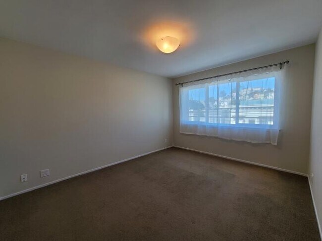 Building Photo - 2 bedroom in San Francisco CA 94114