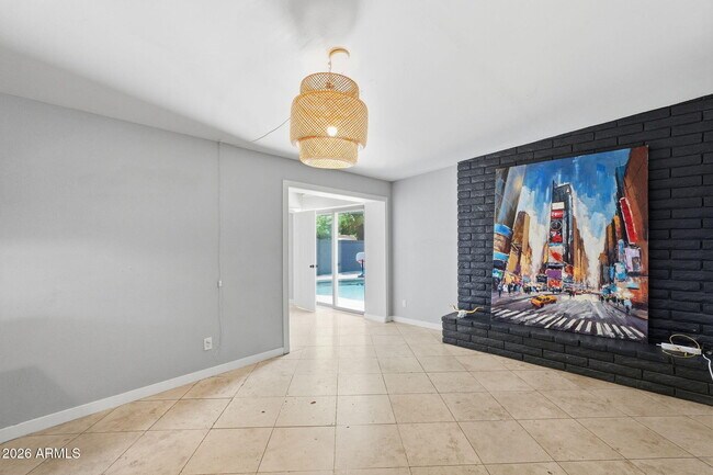 Building Photo - 1609 E Gaylon Dr