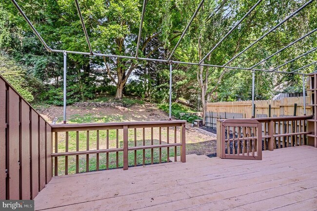 Building Photo - 207 Steeplechase Cir