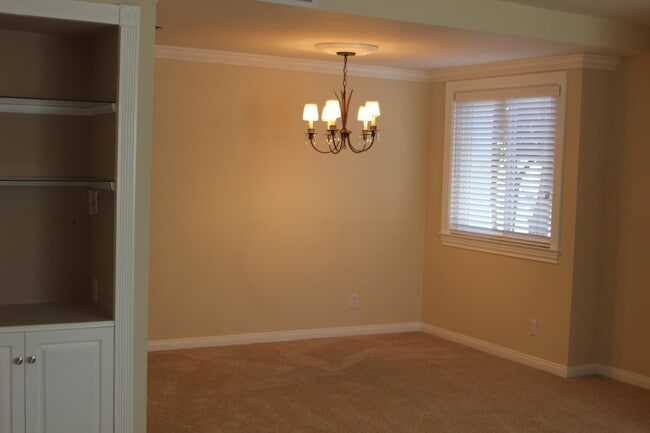 Building Photo - 237 Green Lea Pl