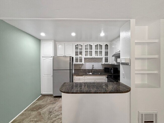 Building Photo - Newly Remodeled 1BD/BA Condo In Mission Va...