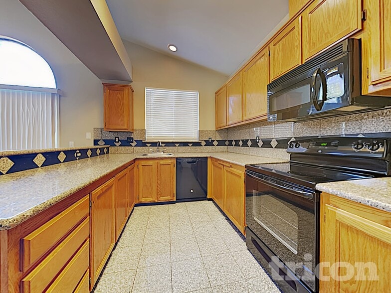 Building Photo - 221 Seabury St
