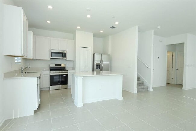 Building Photo - 2618 Skyline Lp