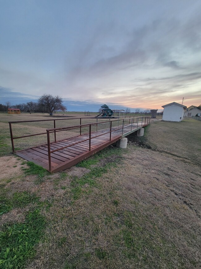 Building Photo - 628 Pullen St