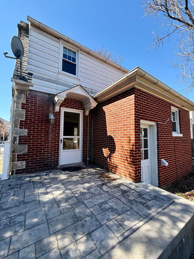 Building Photo - 111 Atkins Ave