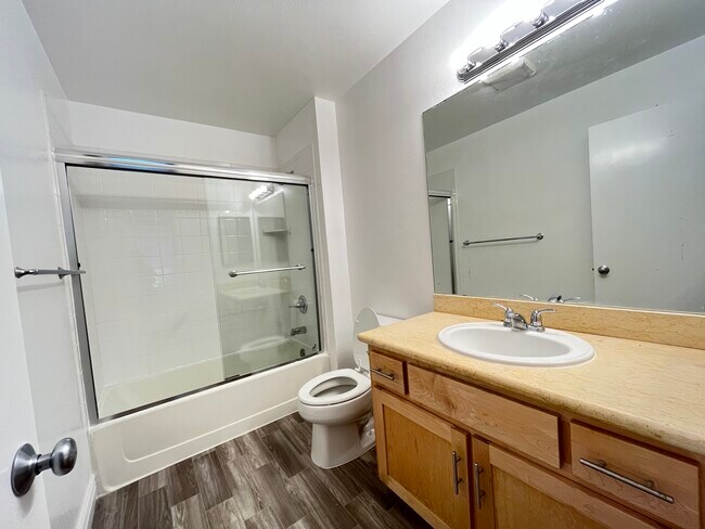 Building Photo - 205 Marina Lakes Dr