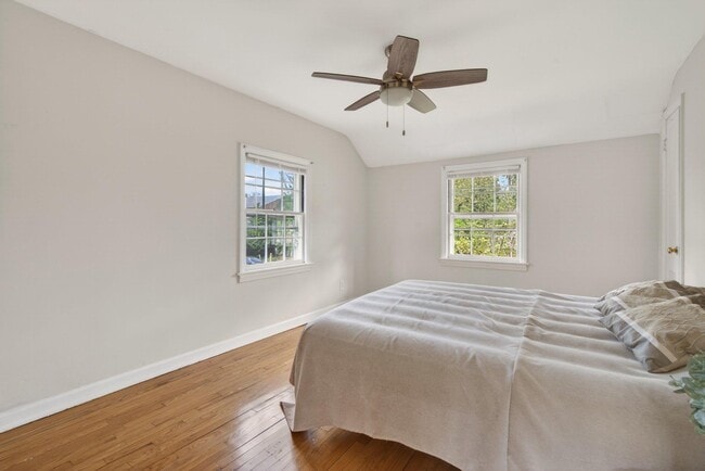 Building Photo - 624 22nd St S