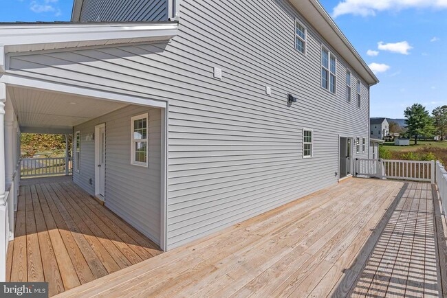 Building Photo - 100 Holiday Ct